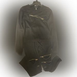 Fashion Nova two-piece jogger set with zipper detail